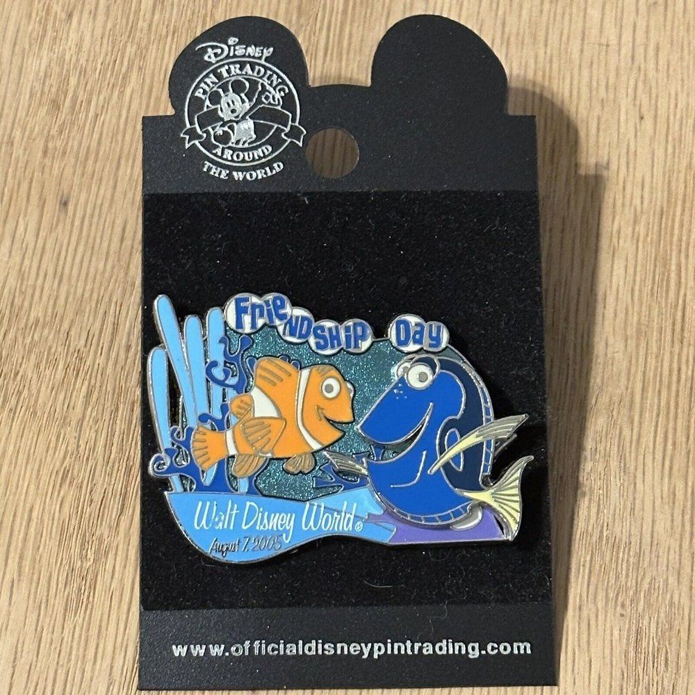 Disney 2005 Finding Nemo Dori Friendship Day LE Trading Pin 3D